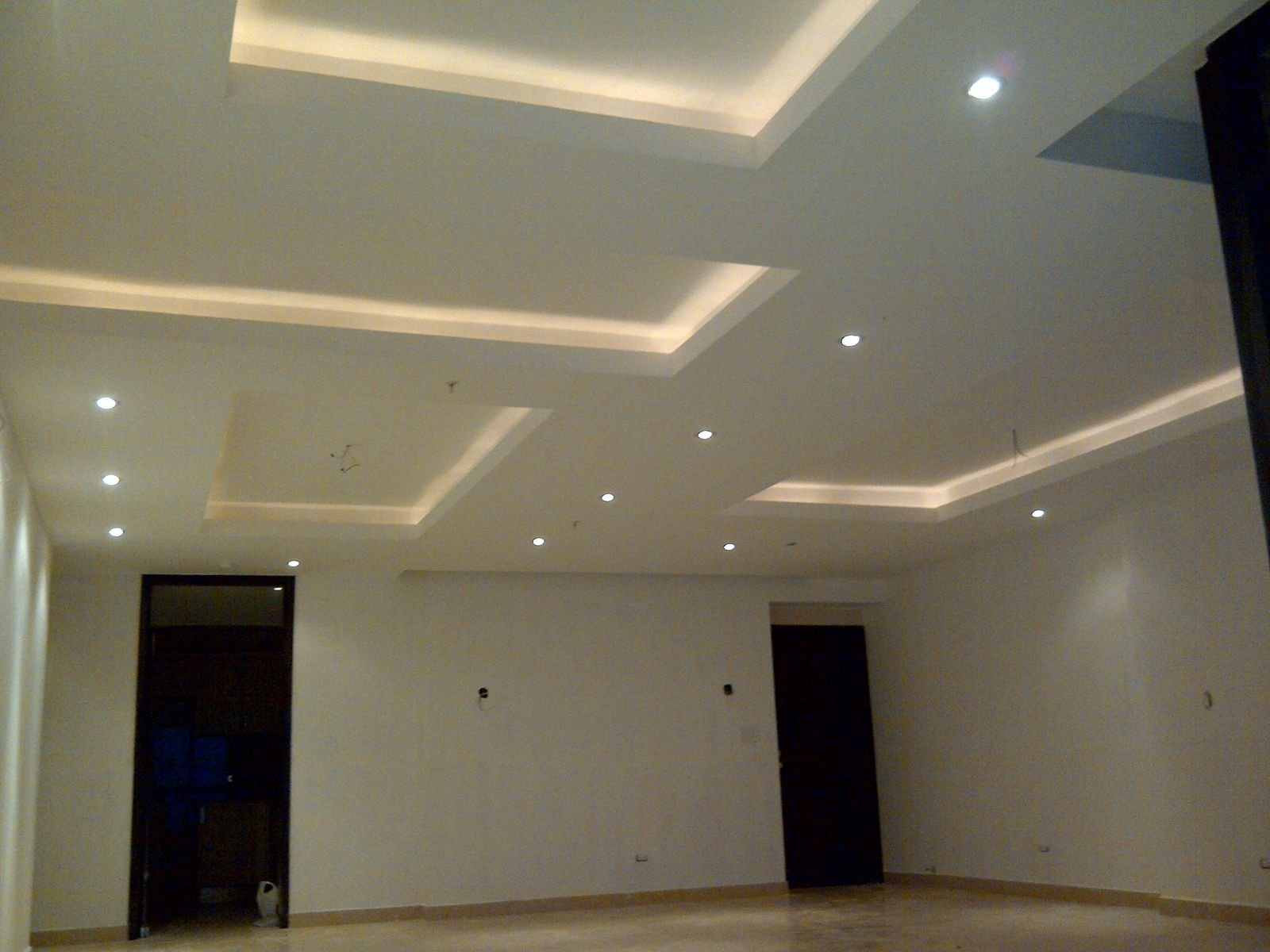 Instalación de tumbado de gypsum con luces empotradas en Quito